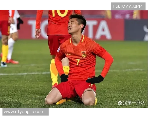 足球明星在关键时刻泪洒赛场背后的感人故事与情感瞬间